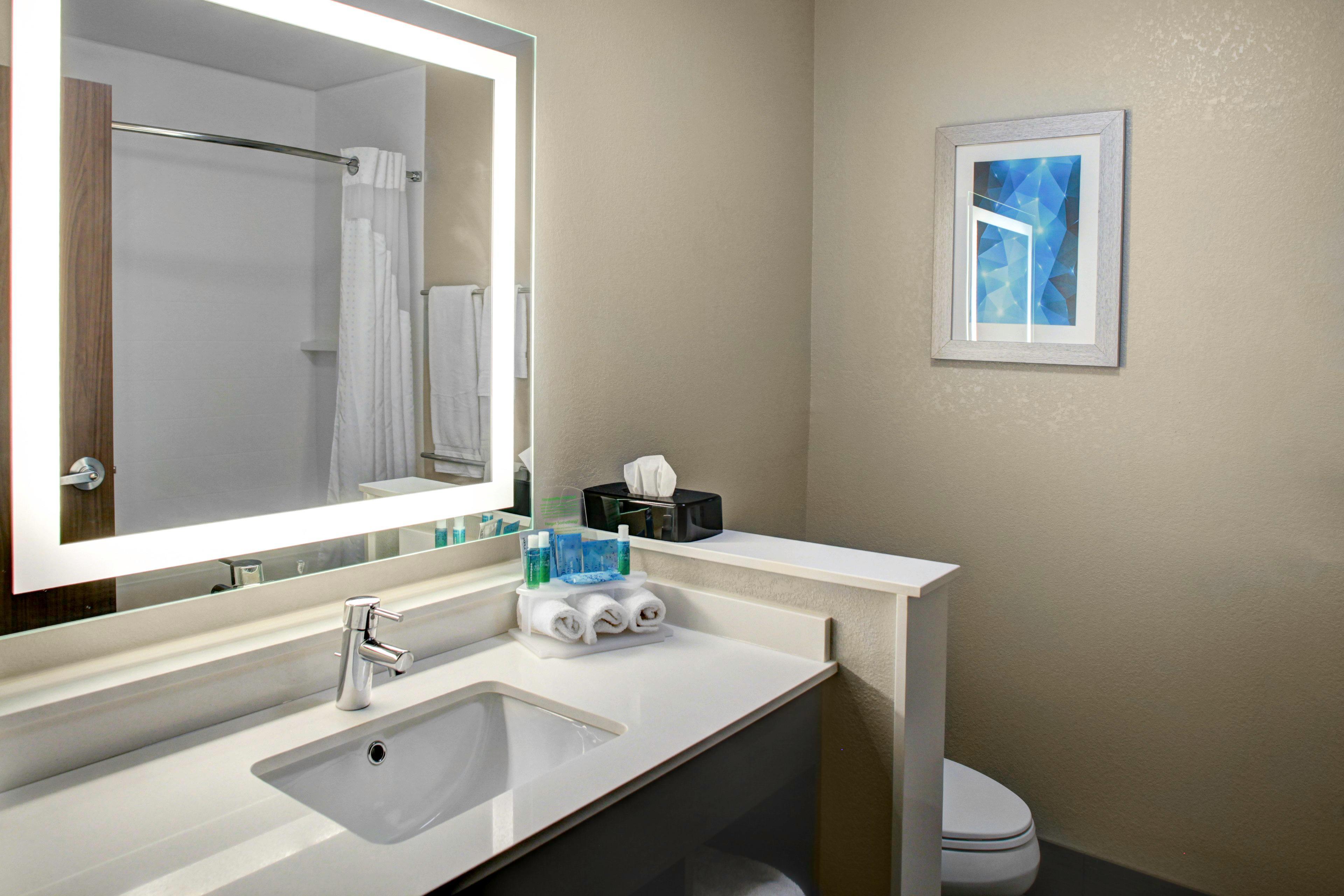 Holiday Inn Express & Suites Coldwater By Ihg Экстерьер фото