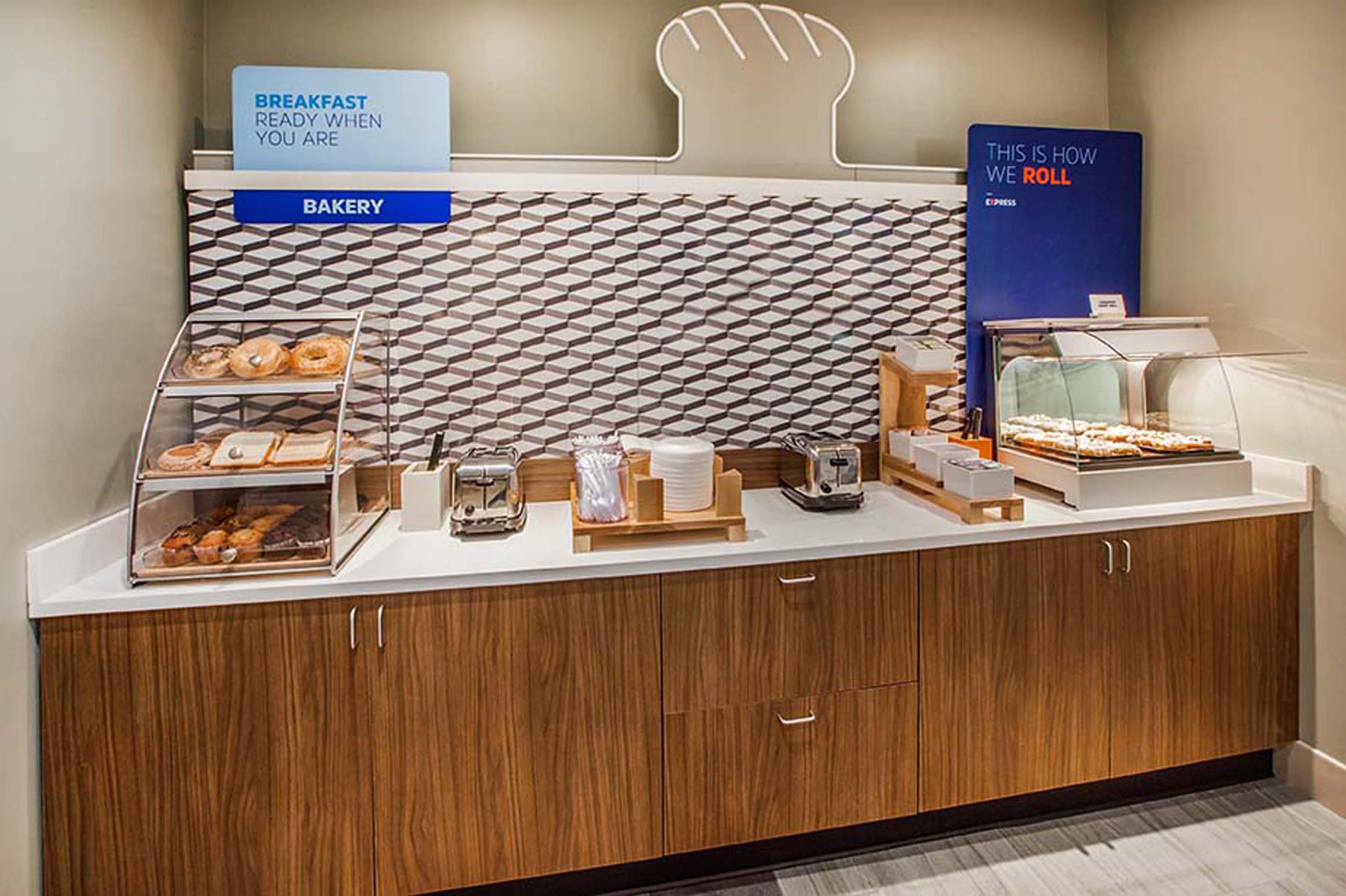 Holiday Inn Express & Suites Coldwater By Ihg Экстерьер фото